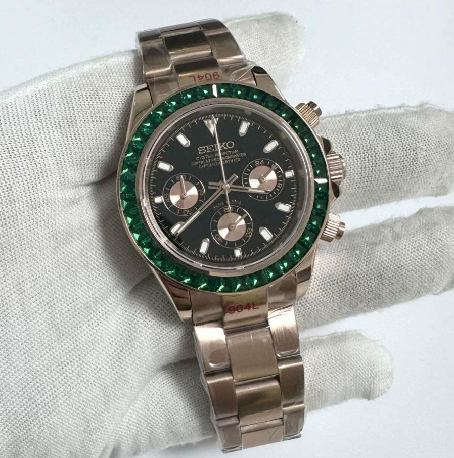Daytona Emerald Rose — Rose gold case, green stone-set bezel, black dial