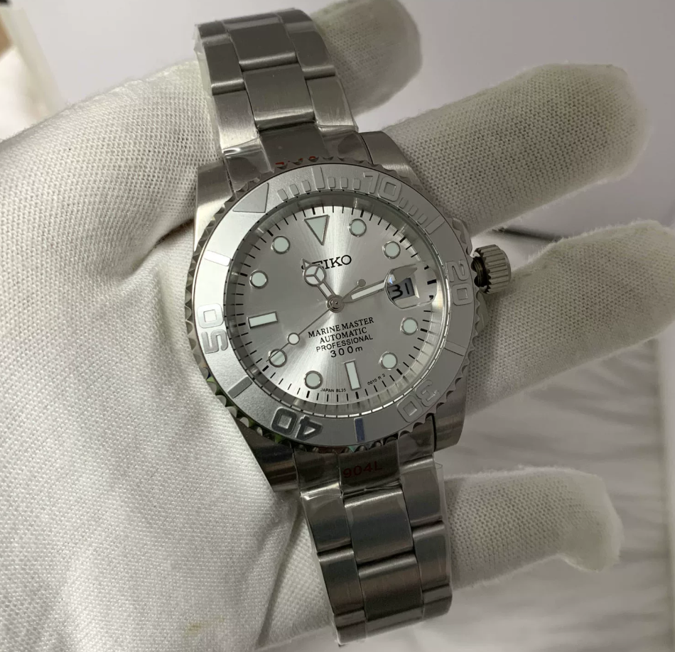 GMT Platinum — Fluted steel bezel, silver sunburst dial