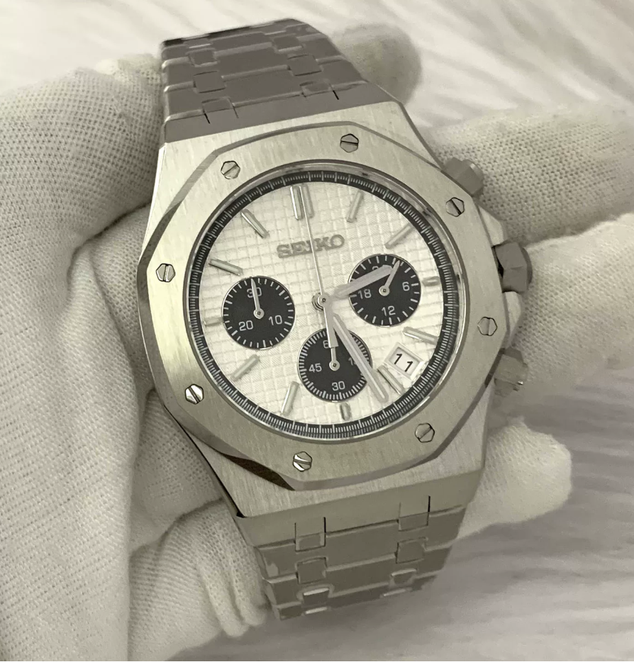 Octagon Panda — White dial, contrast black sub-registers